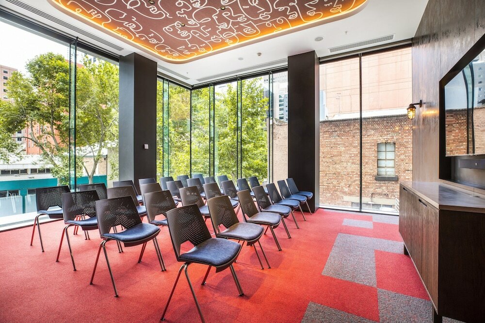 Фото Holiday Inn Express Melbourne Little Collins