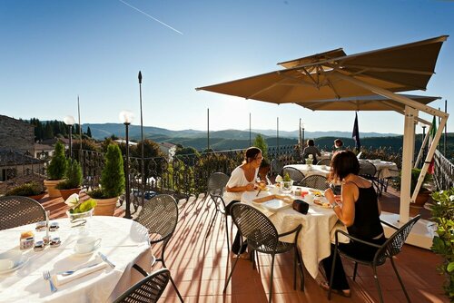 Внешний вид отеля Palazzo Leopoldo Dimora Storica & SPA в Радда-ин-Чанти, фото 3