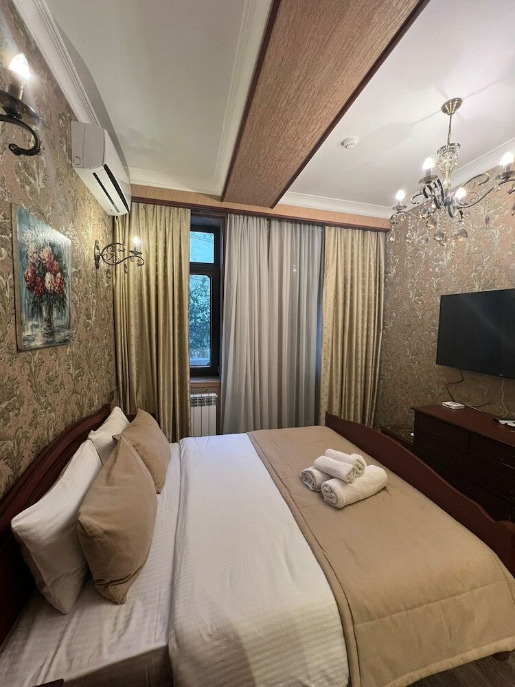 Фото Royal Antique Boutique Hotel