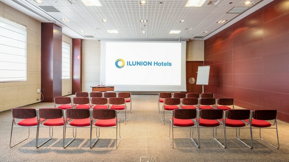 Фото Hotel Ilunion Valencia 3