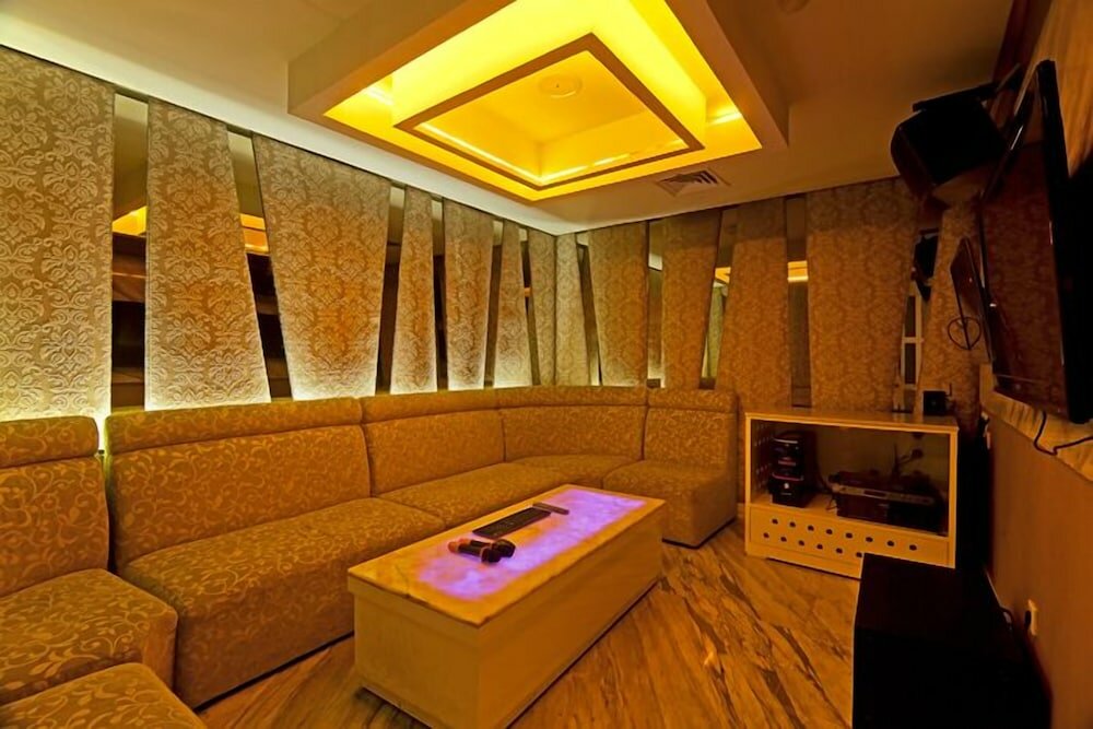 Фото Redtop Hotel & Convention Center