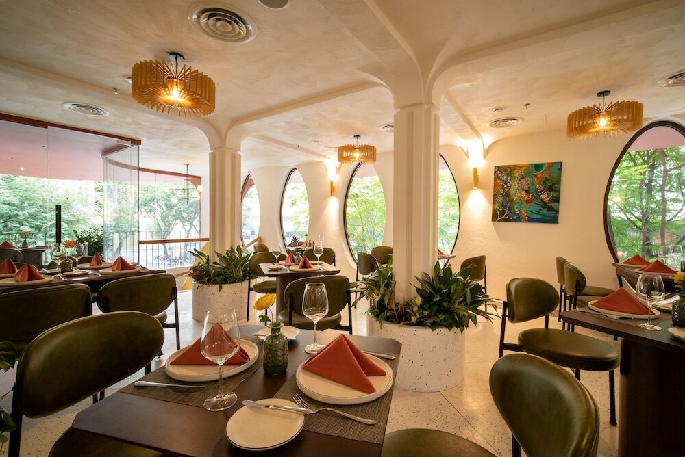 Фото Me Saigon Boutique Hotel