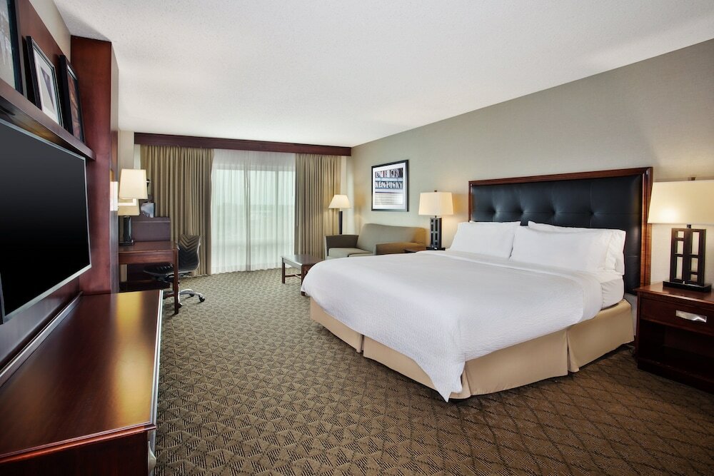 Фото Holiday Inn University Plaza-Bowling Green, an Ihg Hotel