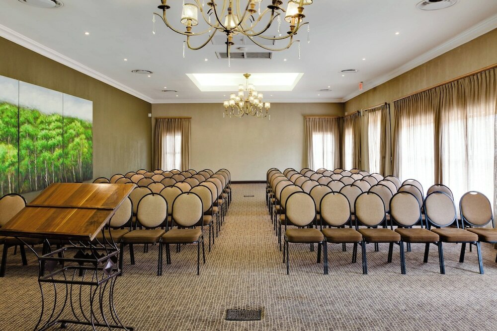 Фото Protea Hotel by Marriott Bloemfontein Willow Lake