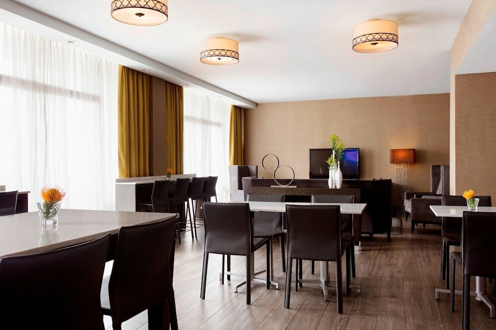 Фото Sheraton Charlotte Hotel