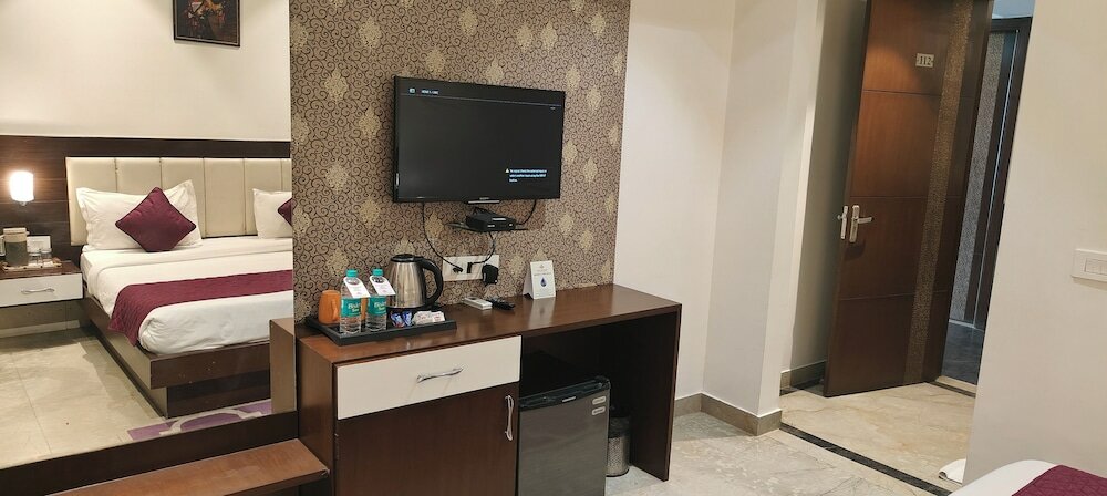 Фото Hotel Taj Heights