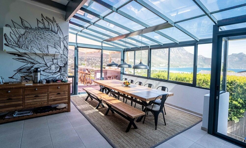 Фото Hout & About Guest House