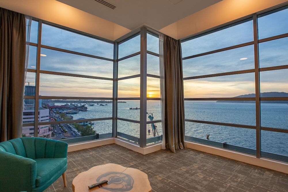 Фото Hotel 7 Suria