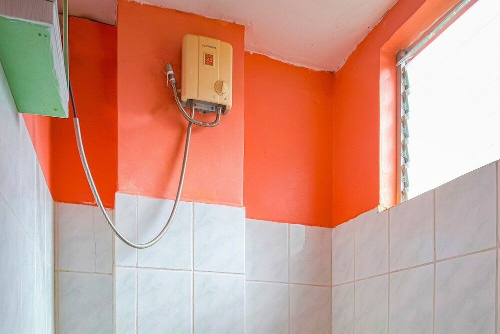 Фото Oyo 749 La Maria Pension And Tourist Inn Hotel