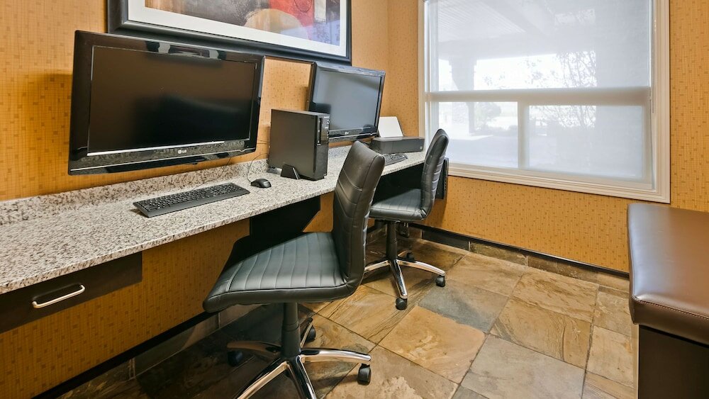 Фото Best Western Wainwright Inn & Suites