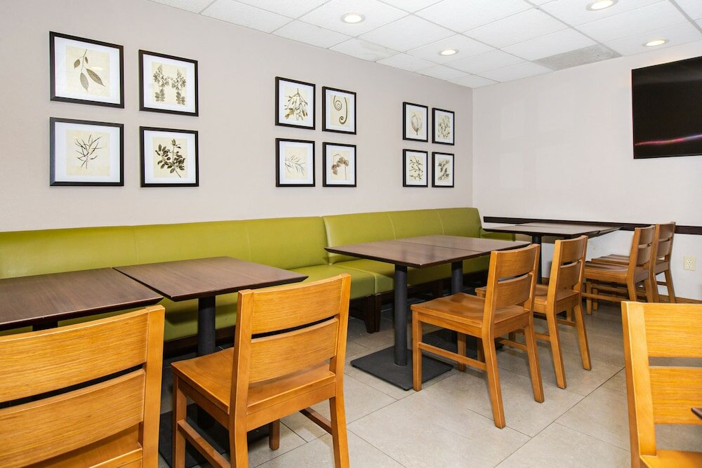 Фото Country Inn & Suites by Radisson, Rapid City, Sd