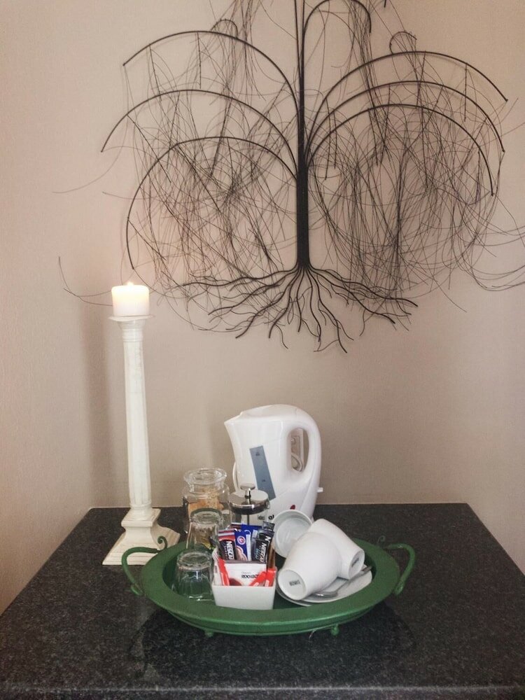 Фото The Hedge Guesthouse