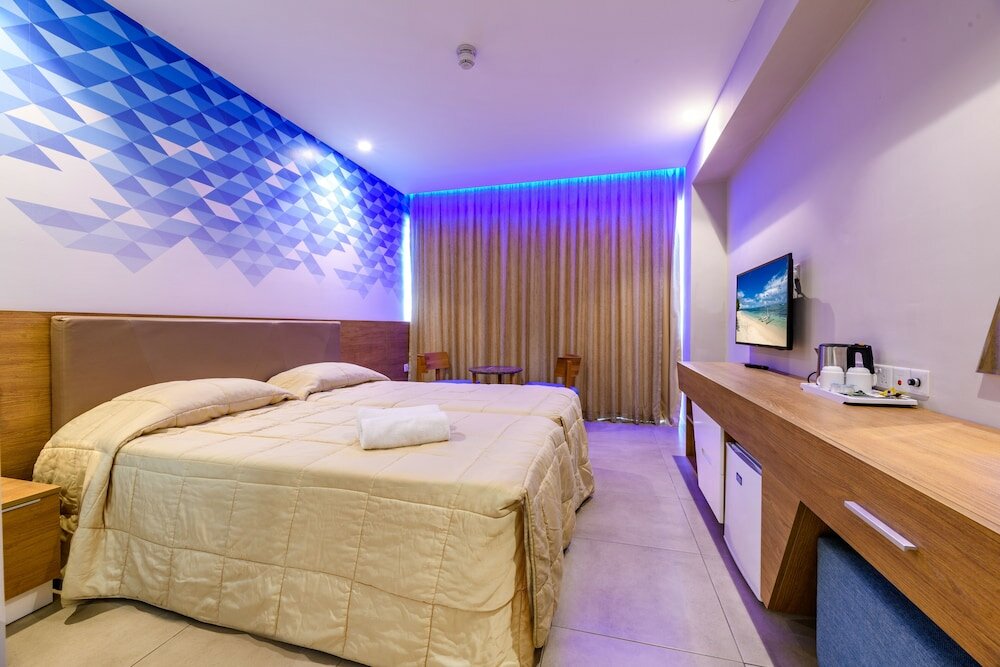 Фото Tasia Maris Seasons