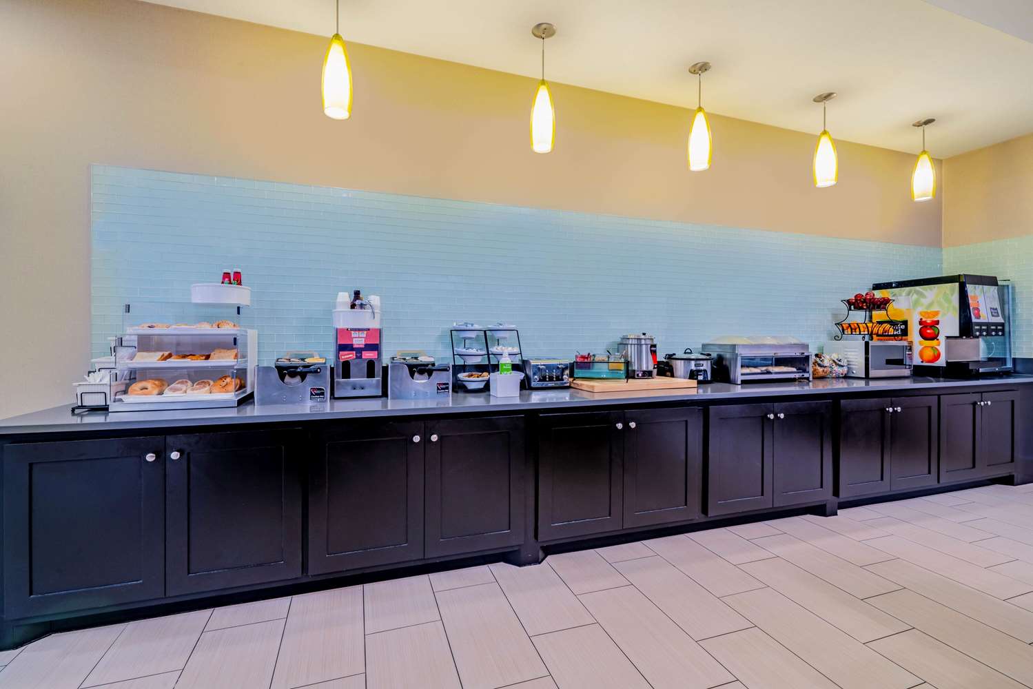 Фото La Quinta Inn & Suites by Wyndham Dfw Airport West Bedford