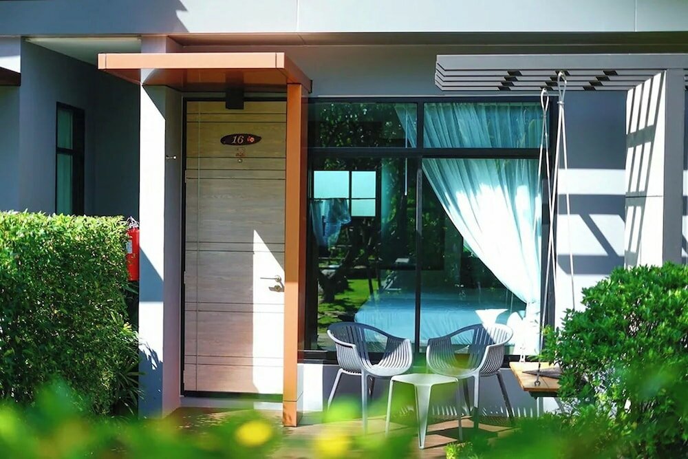 Фото Chatnipa Beach Resort by Morseng