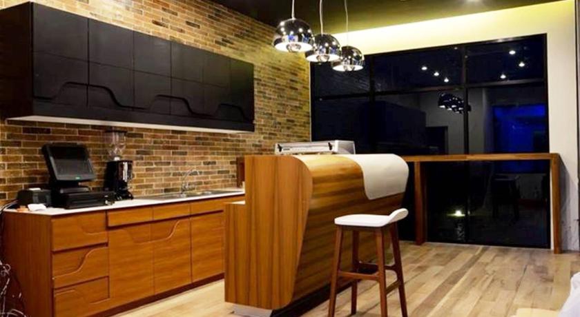 Фото The River Hotel