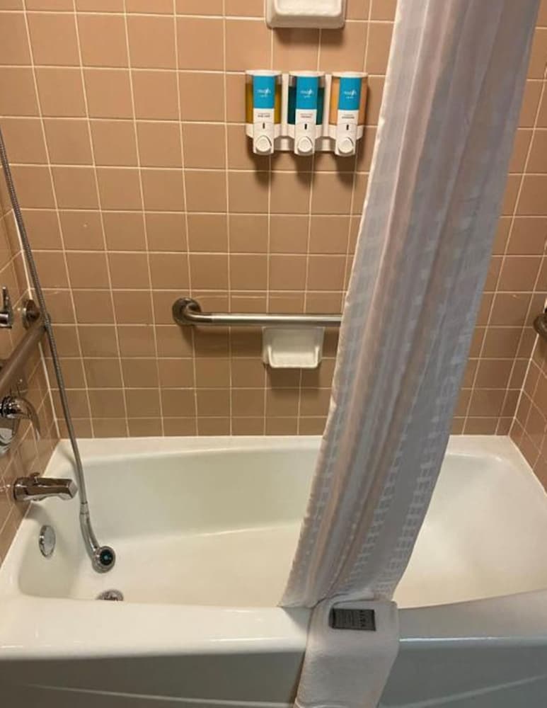 Фото Hotel Lotus Kansas City Merriam