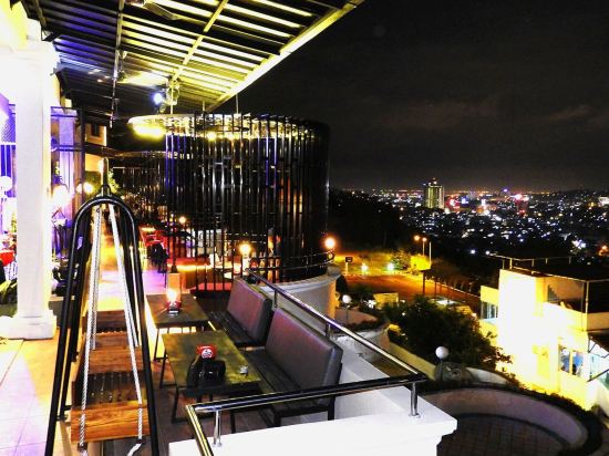 Фото Crown Vista Hotel