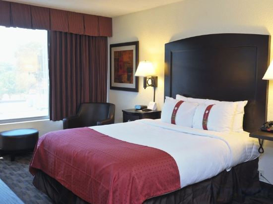 Фото Holiday Inn Hotel & Suites Charleston West, an Ihg Hotel