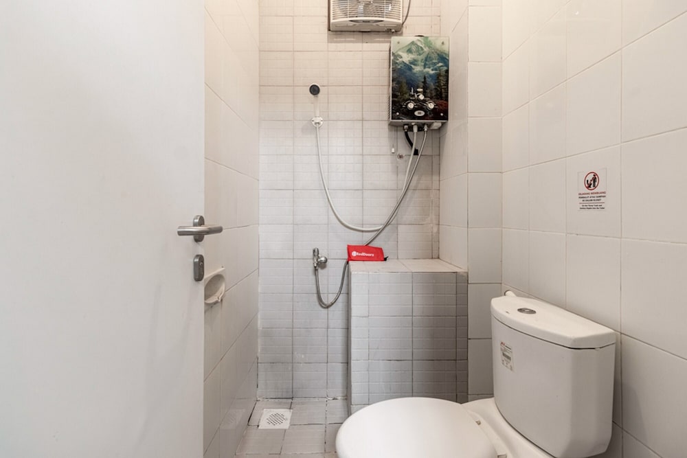 Фото RedDoorz Syariah @ Wisma Arya 2