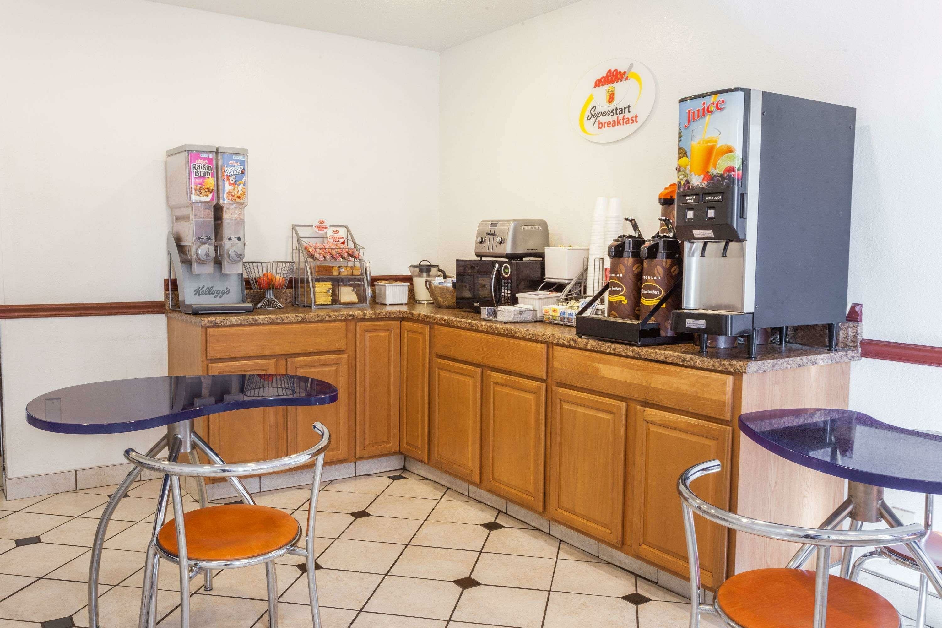 Фото Super 8 by Wyndham Winchester Va