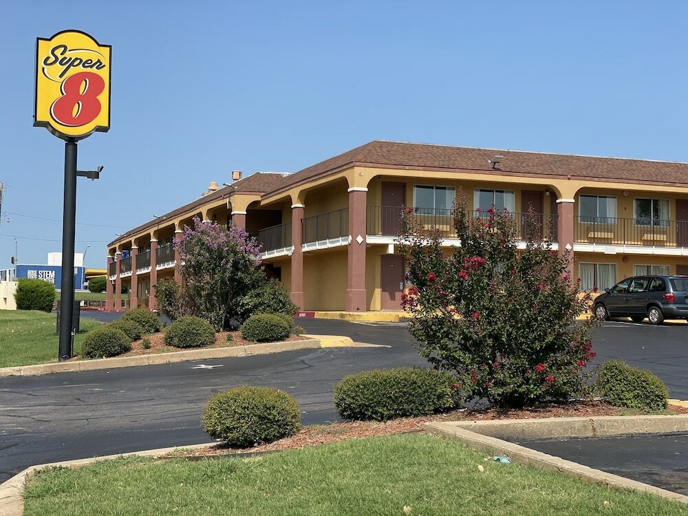 Фото Super 8 by Wyndham Midwest City Ok