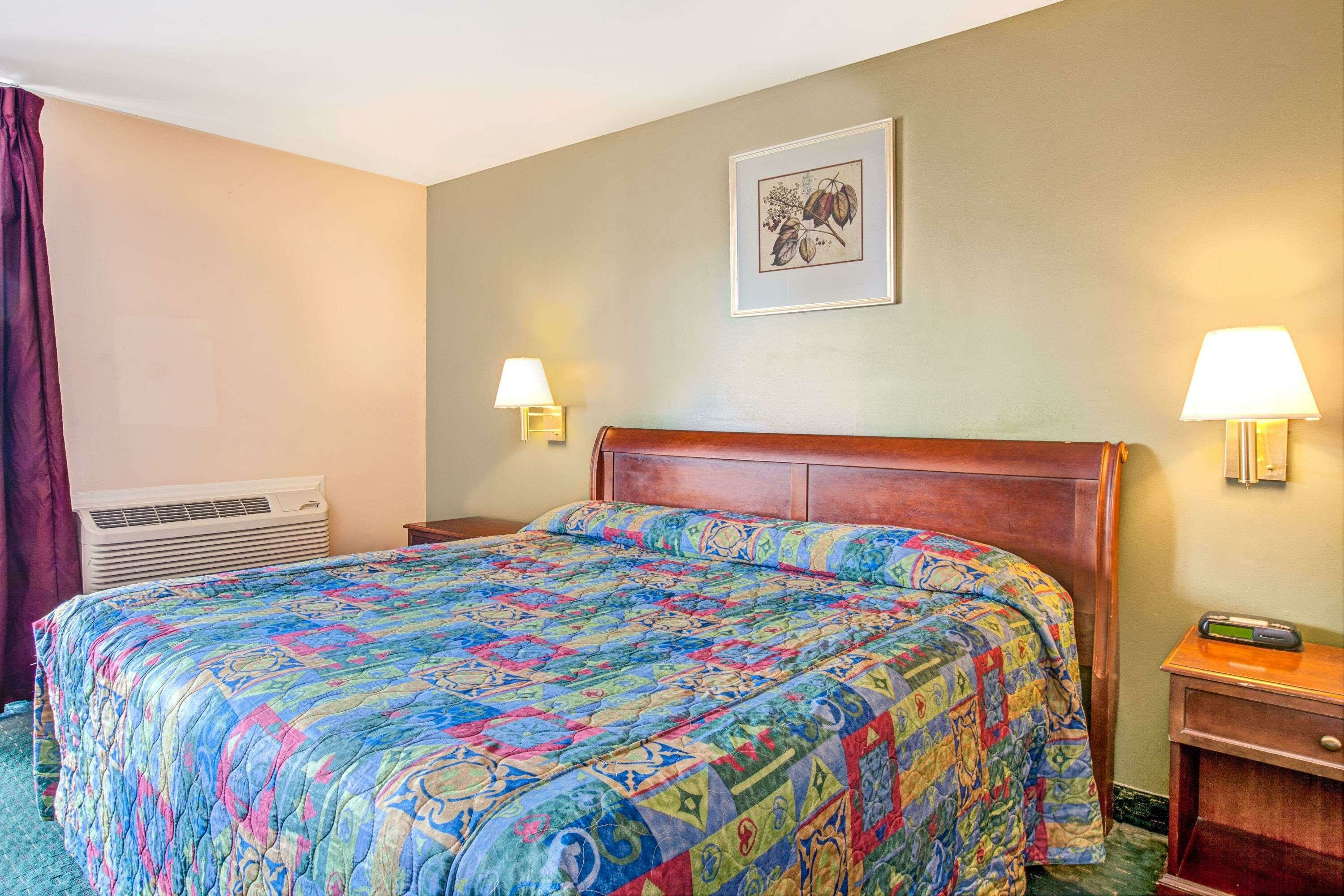 Фото Knights Inn South Hackensack