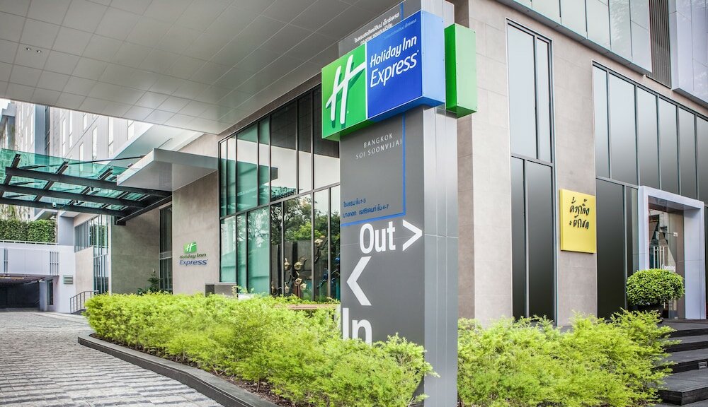 Фото Holiday Inn Express Bangkok Soi Soonvijai