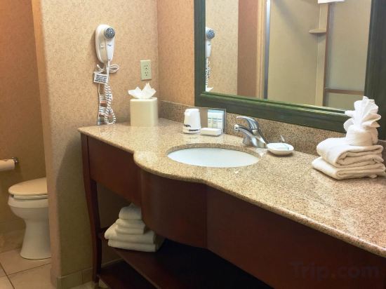 Фото Hampton Inn Hays-North of i 70