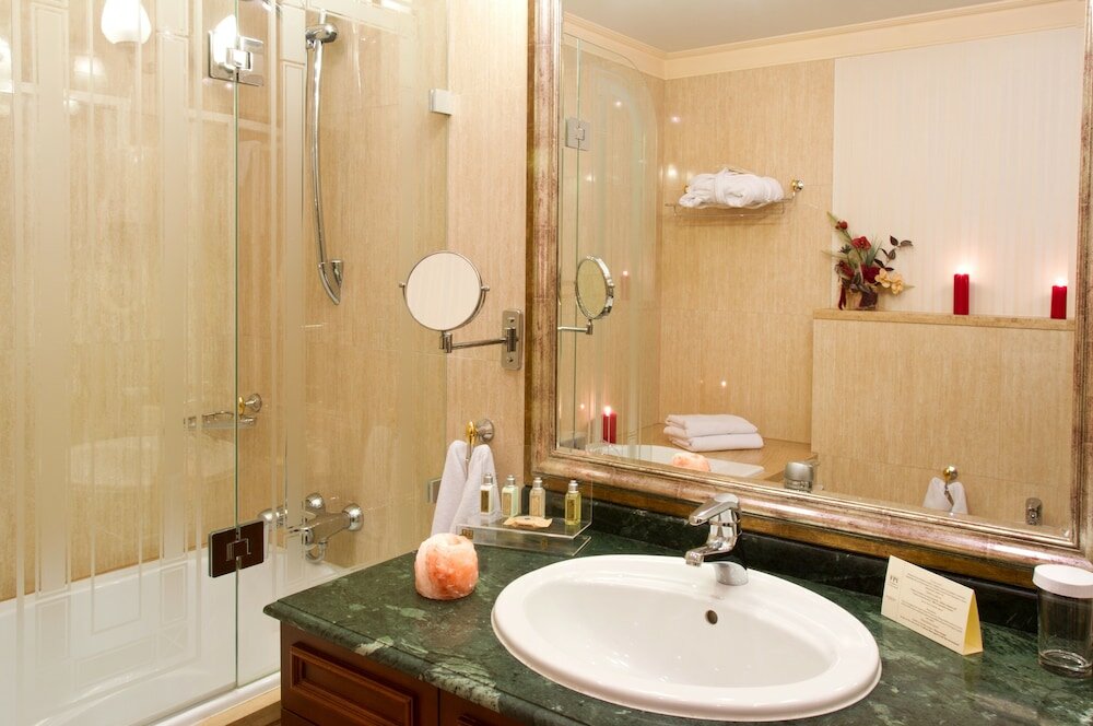 Фото Crystal Palace Boutique Hotel