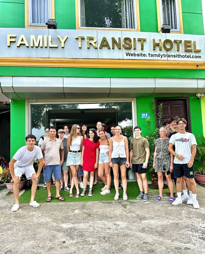 Фото Family Transit Hotel