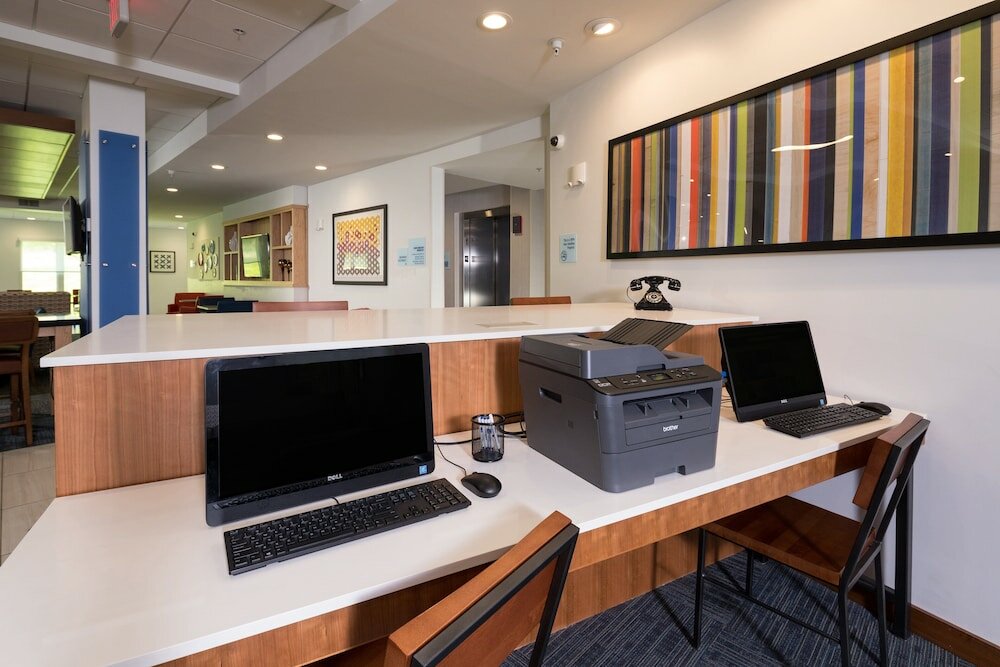 Фото Holiday Inn Express & Suites Michigan City, an Ihg Hotel