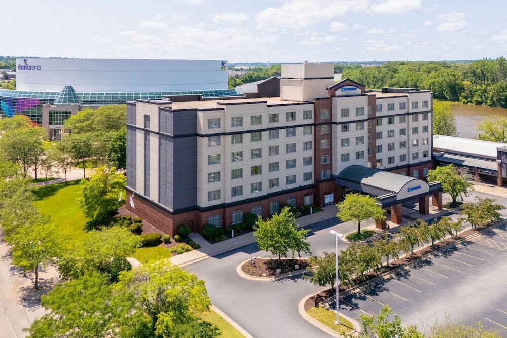 Фото Wyndham Moline on John Deere Commons