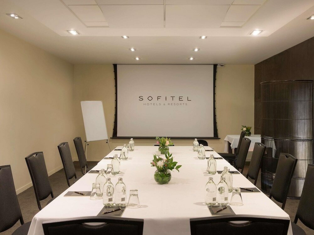 Фото Sofitel Queenstown Hotel and SPA