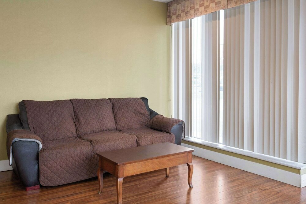 Фото Super 8 by Wyndham Youngstown/Girard