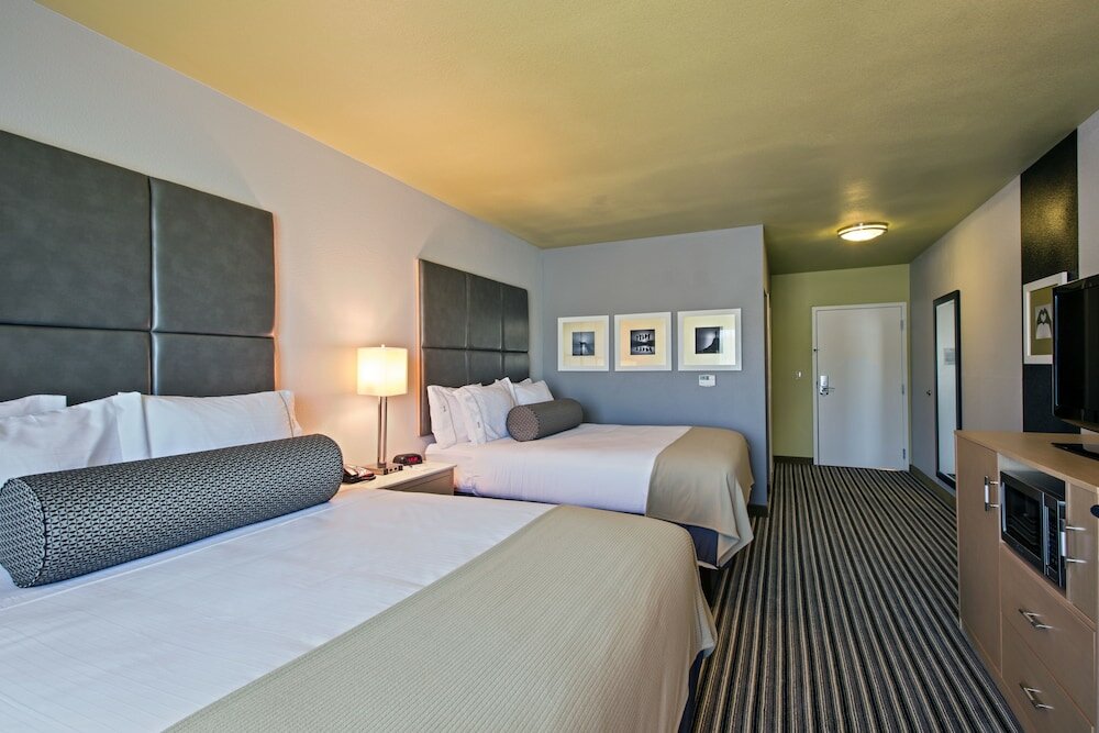 Фото Holiday Inn Express Hotel & Suites, Carlisle-Harrisburg Area, an Ihg Hotel