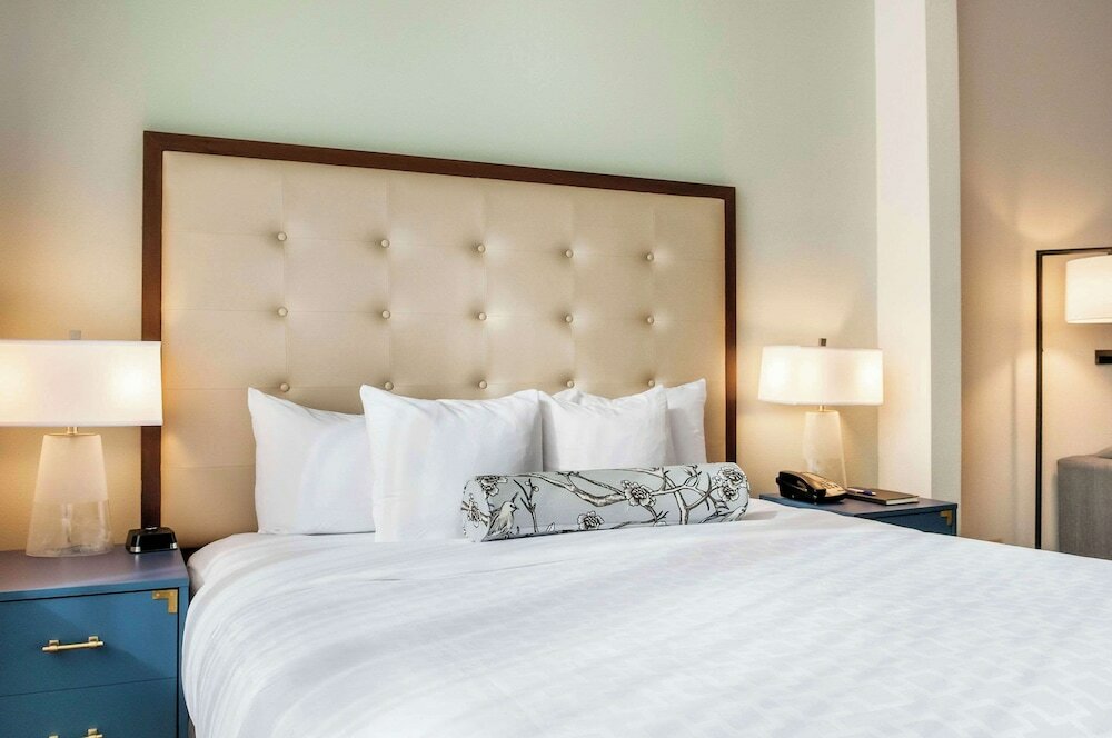 Фото St Charles Coach House, Ascend Hotel Collection