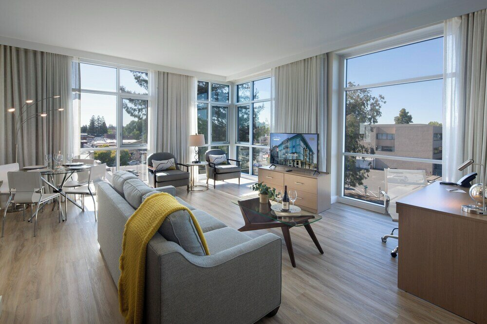 Фото Art House Hotel and Suites