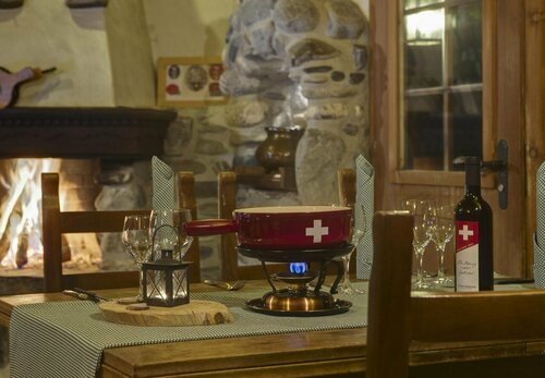 Гостиница Huus Gstaad в Занене