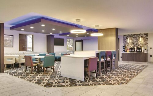 Гостиница La Quinta Inn & Suites by Wyndham Cleveland Airport West в Береа