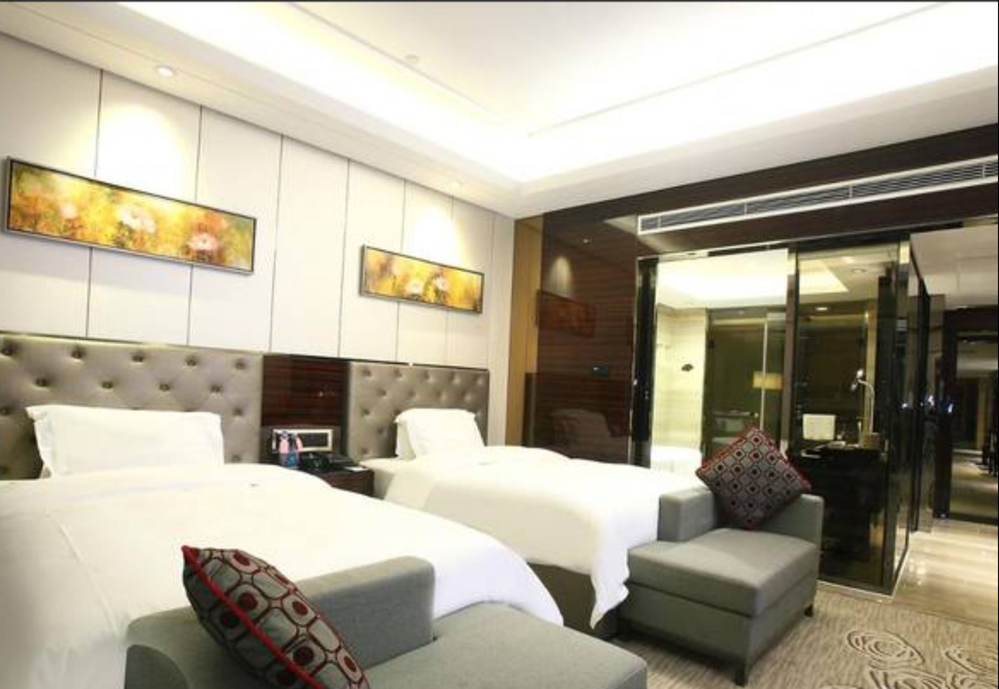 Фото Vaya International Hotel