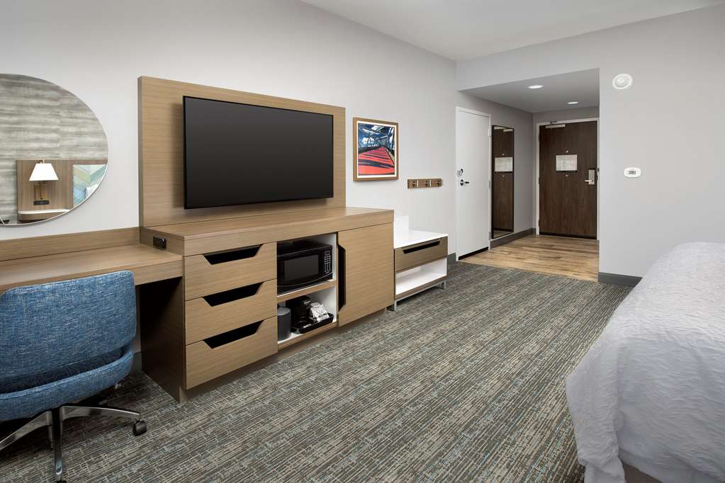 Фото Hampton Inn Boston Logan Airport Chelsea