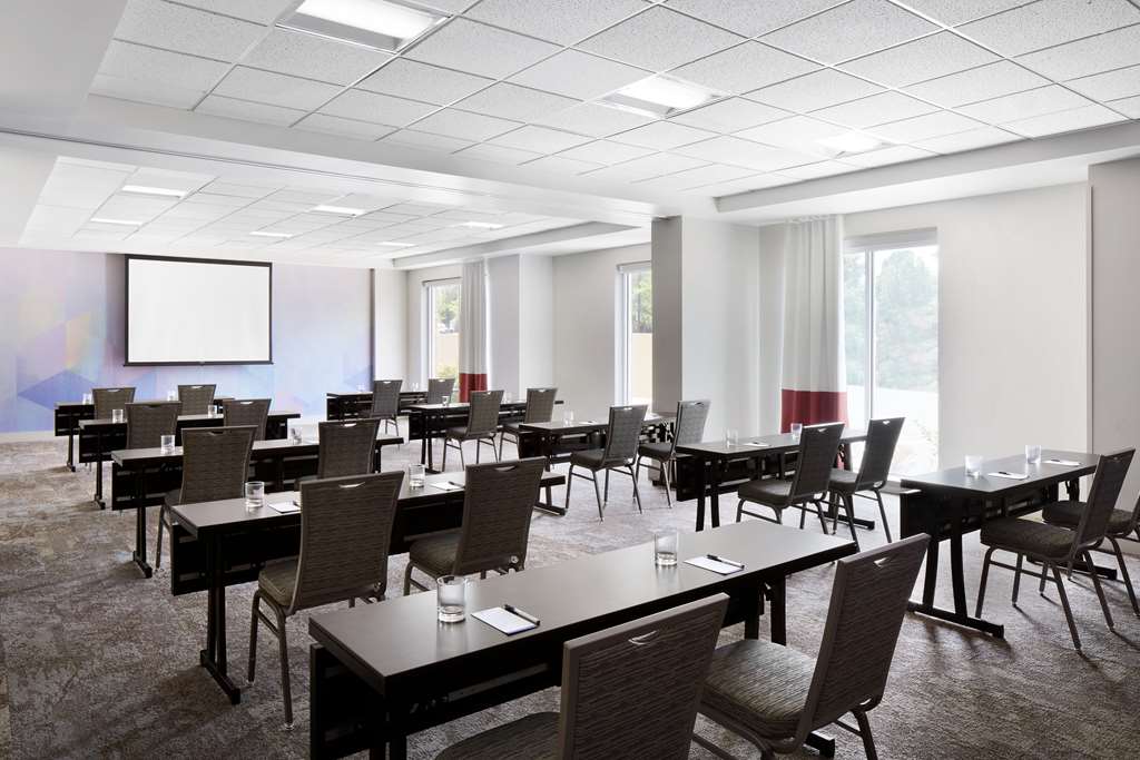 Фото Hilton Garden Inn Denver South Park Meadows Area