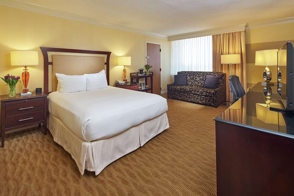 Фото Hilton Raleigh North Hills