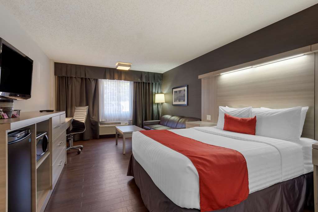 Фото Best Western Plus Village Park Inn