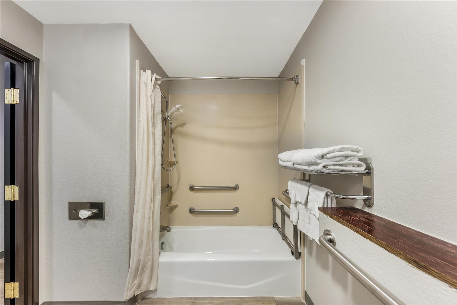 Фото SureStay Plus Hotel by Best Western San Antonio SeaWorld