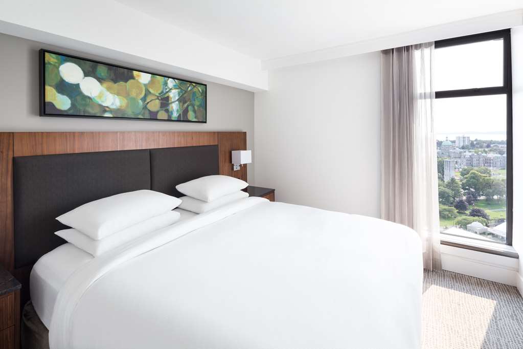Фото DoubleTree by Hilton Hotel & Suites Victoria