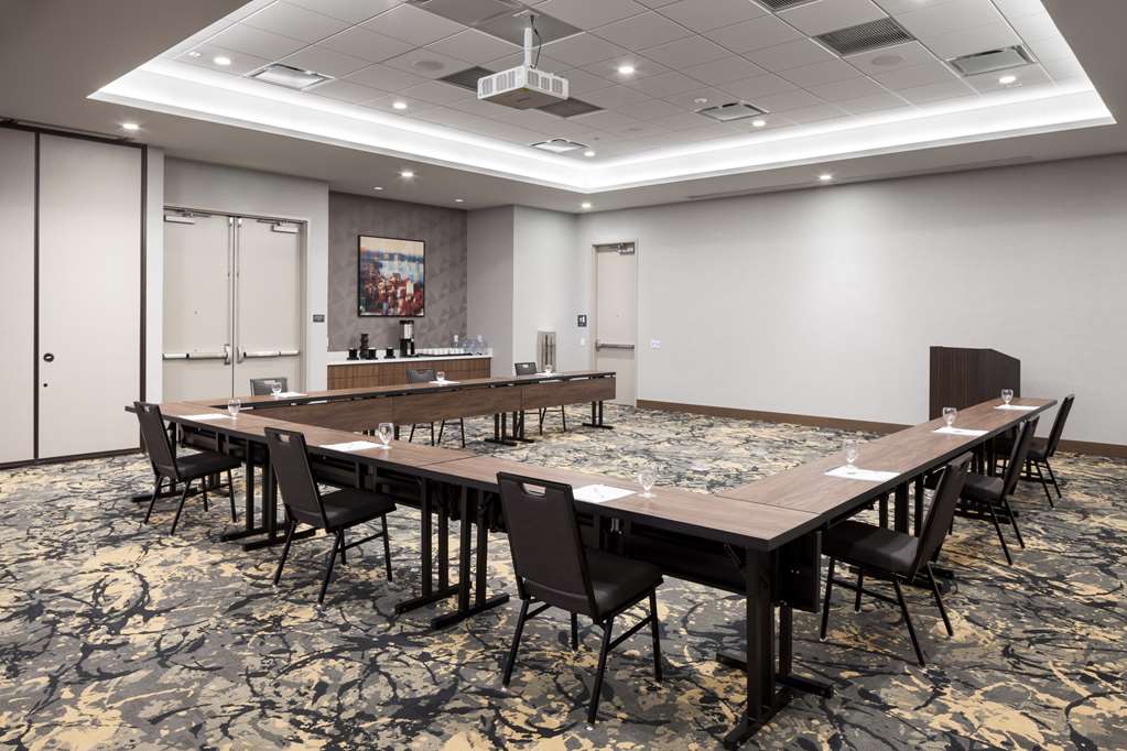 Фото Hilton Garden Inn Madison Downtown