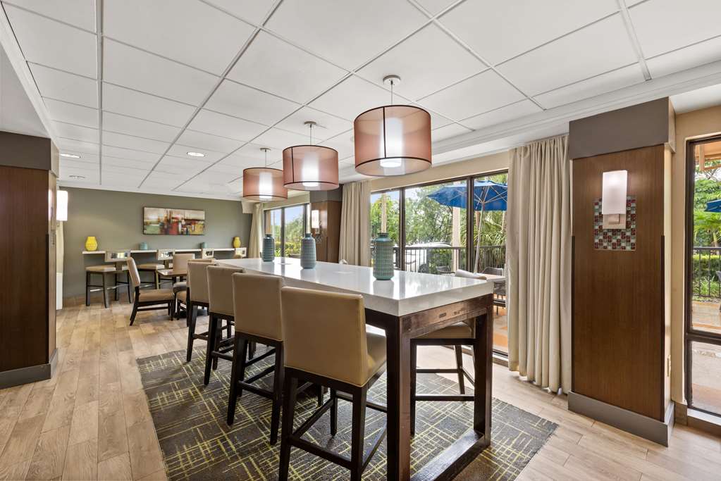 Фото Hampton Inn Miami-Airport West