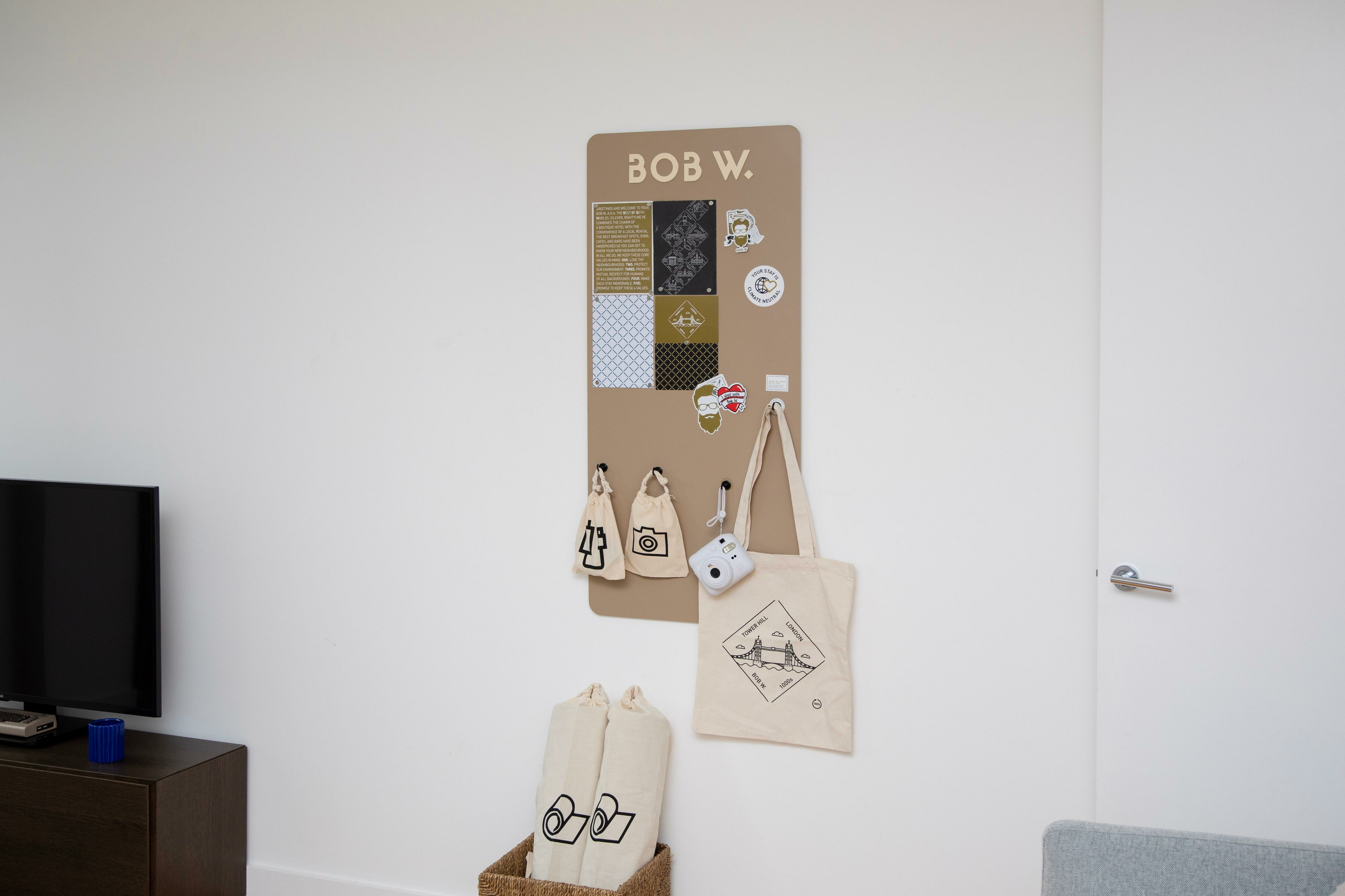 Фото Bob W Tower Hill Studios